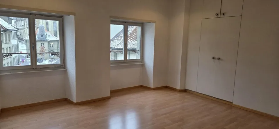 Surface administrative de 100 m² – Quartier du Bourg, Fribourg