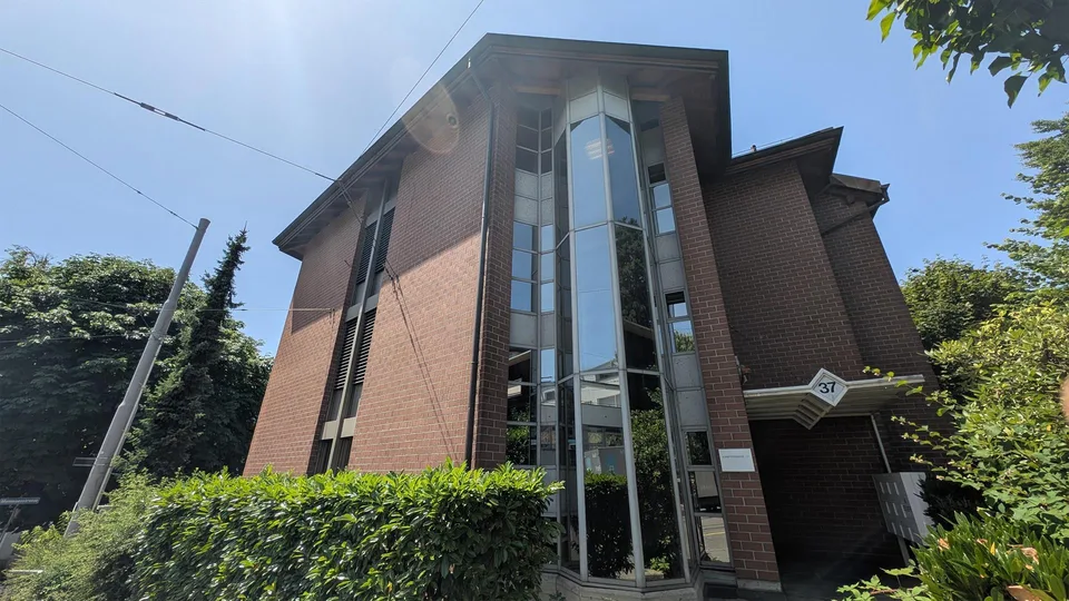 Hochwertig Wohnen und Homeoffice über den Dächern Zürichs: Edle 4.5...