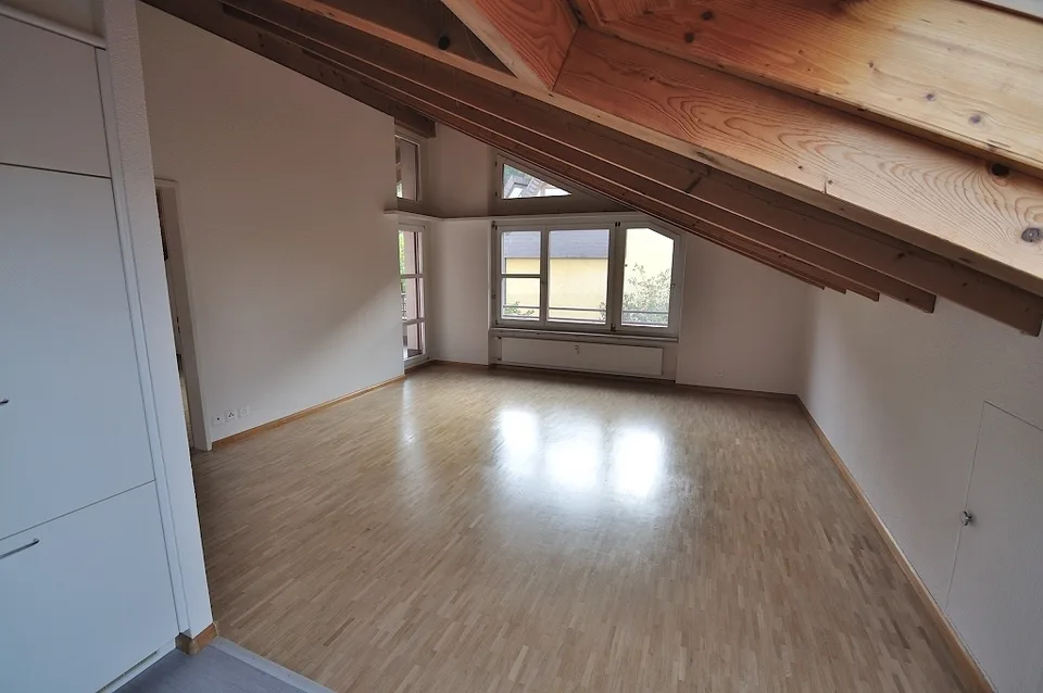 2 1/2 Zimmerwohnung, Dachstock