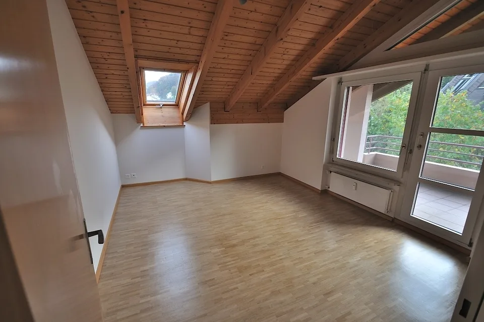 2 1/2 Zimmerwohnung, Dachstock
