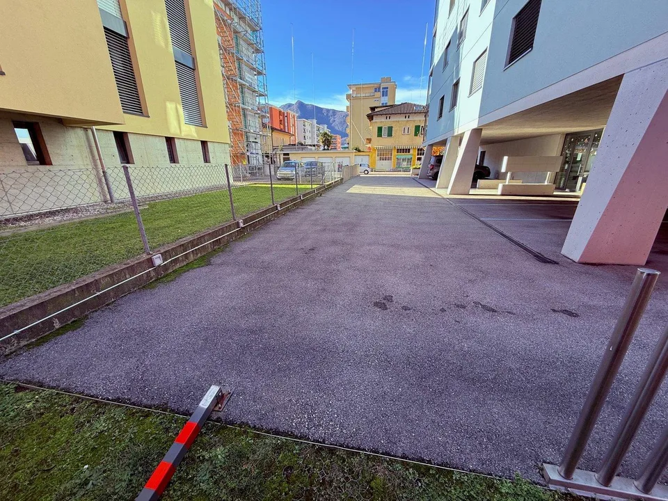 Posto Auto - Aussenparkplatz