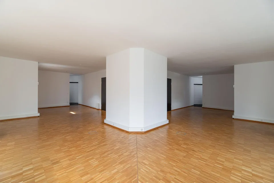 Spazioso e luminoso ufficio disponibile da subito – foto 7 di 10