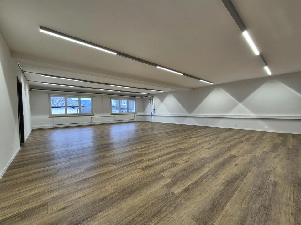 Büro und Lagerhalle