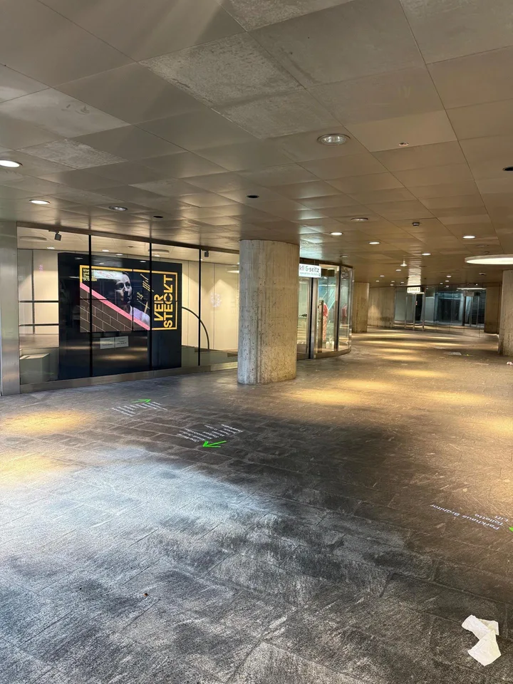 Grosser Verkaufsraum an der Brühltor-Passage