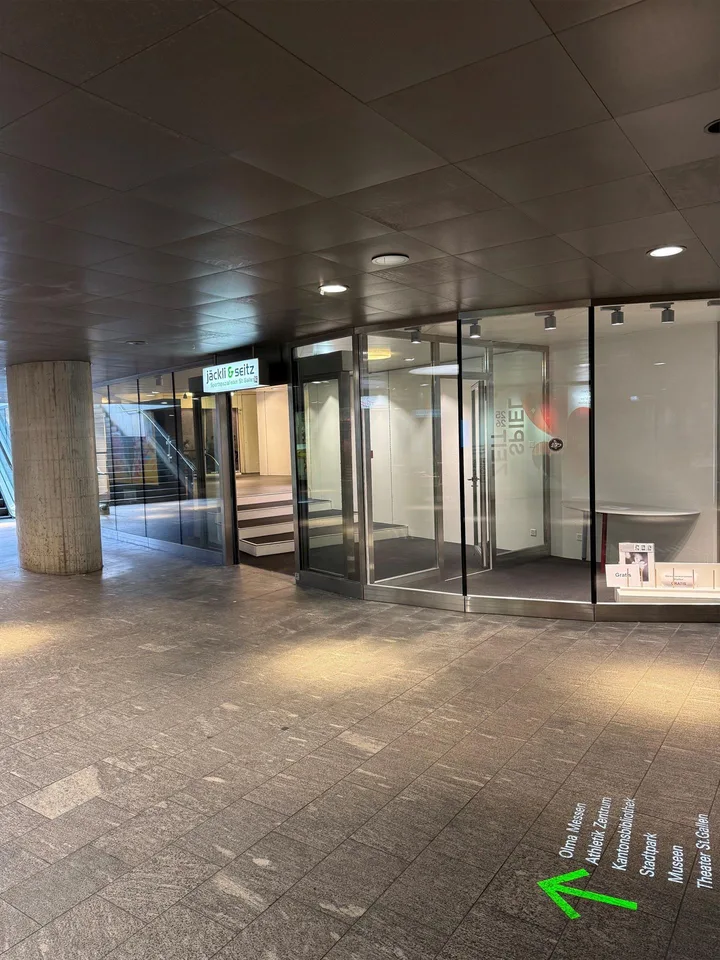 Grosser Verkaufsraum an der Brühltor-Passage