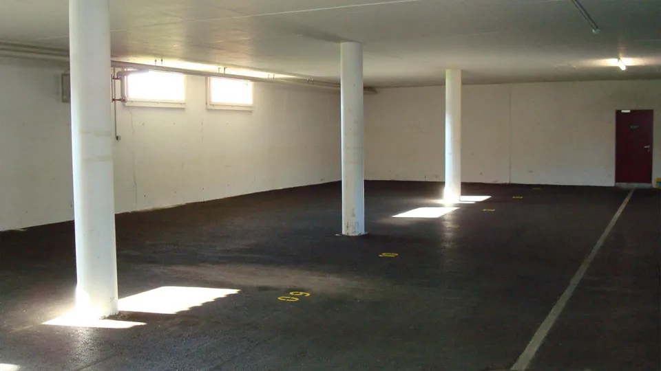 Tiefgaragenplätze oder Abstellplätze zu vermieten