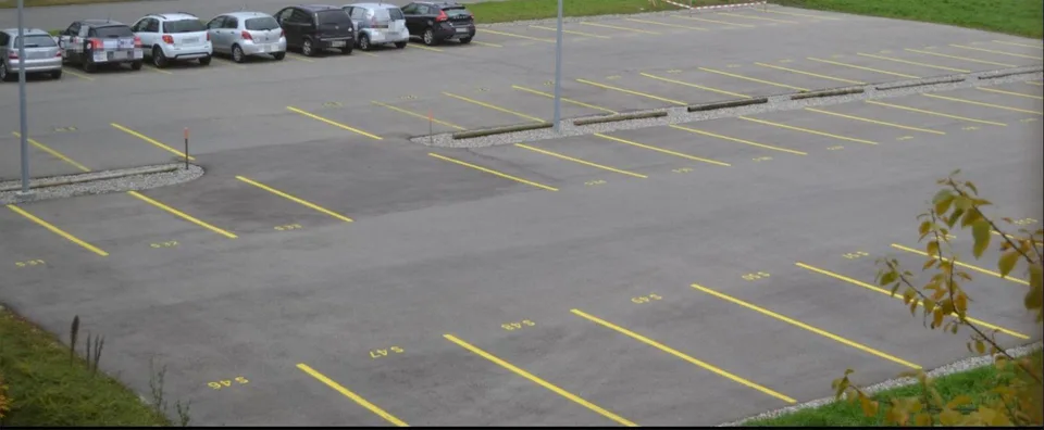 Tiefgaragenplätze oder Abstellplätze zu vermieten