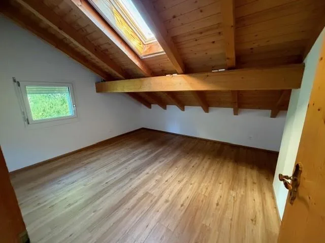 3.5 Zimmer-Dachwohnung mit wunderbarer Sicht auf Thusis zu vermieten