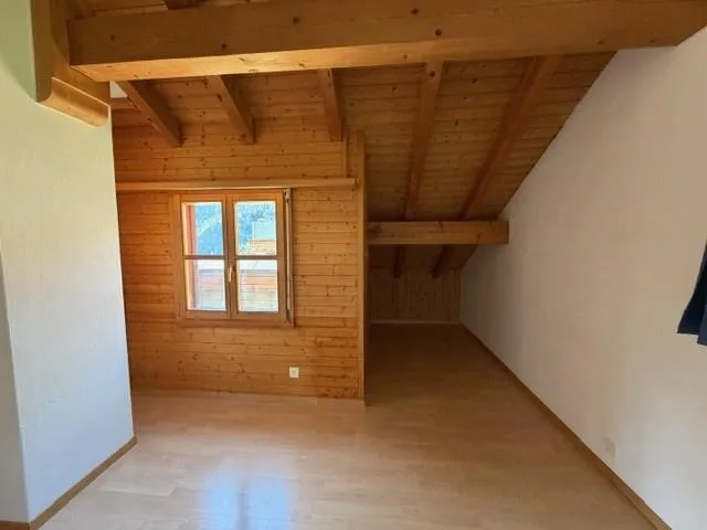 3.5 Zimmer-Dachwohnung mit wunderbarer Sicht auf Thusis zu vermieten