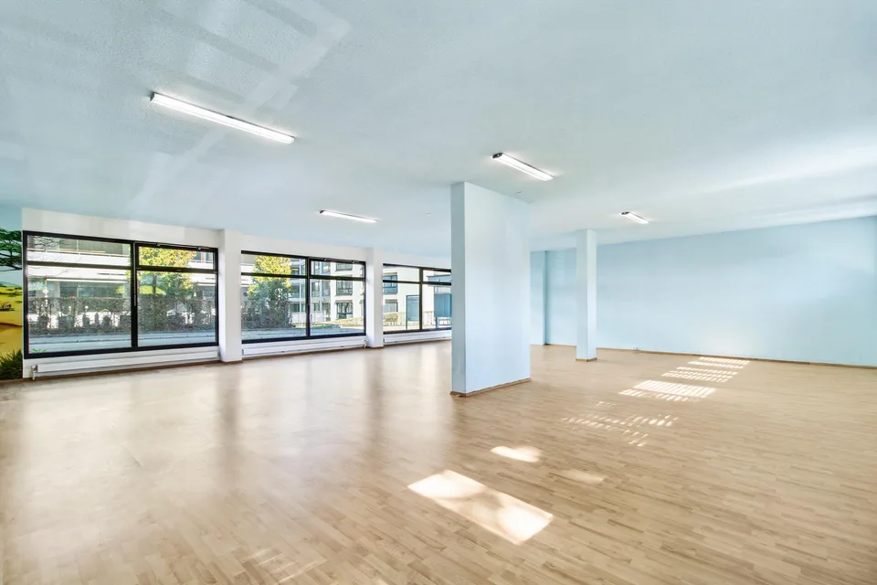 144m2 Gewerbefläche  im EG, in 8048 Zürich, zu vermieten