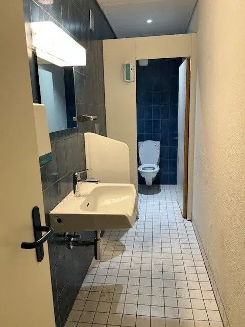 Zentrale Gewerbefläche an der Bahnhofstrasse zu vermieten – Foto 7 von 8