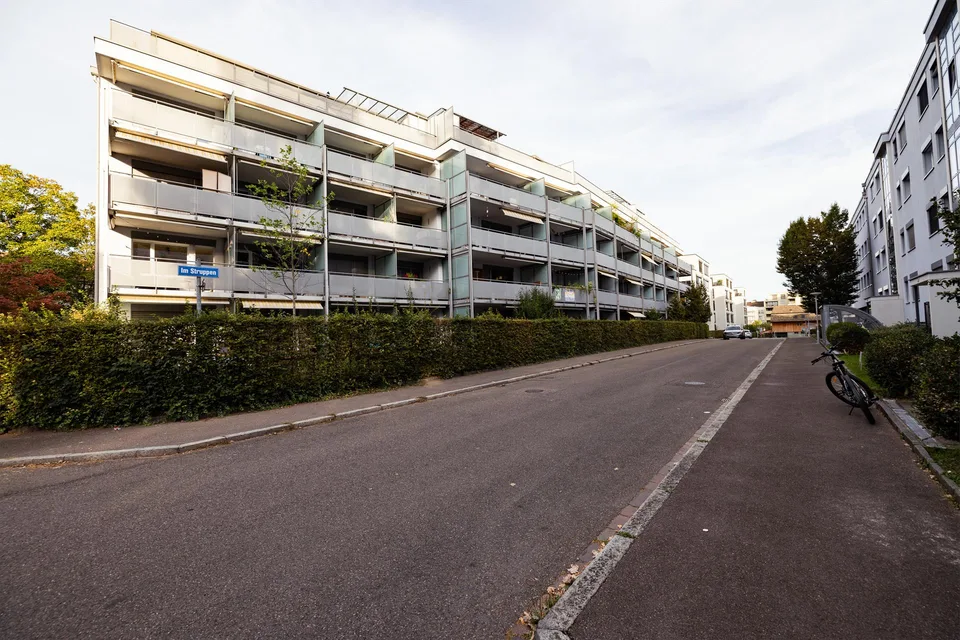 Einstellplätze sowie Elektroparkplätze, in 8048 Zürich,  zu vermieten