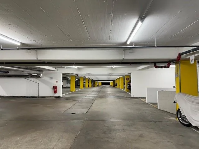 Einstellplätze sowie Elektroparkplätze, in 8048 Zürich,  zu vermieten