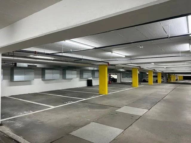 Einstellplätze sowie Elektroparkplätze, in 8048 Zürich,  zu vermieten