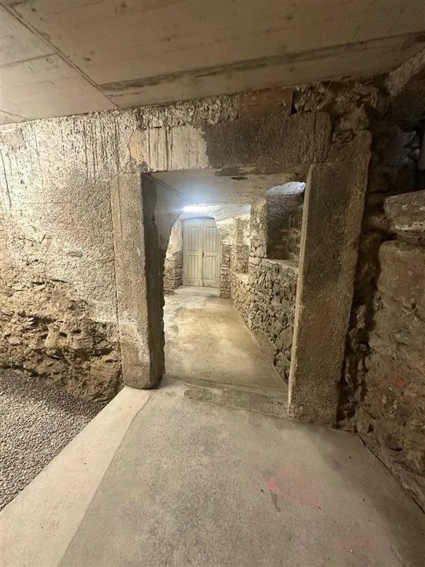Grosszügiger Naturkeller