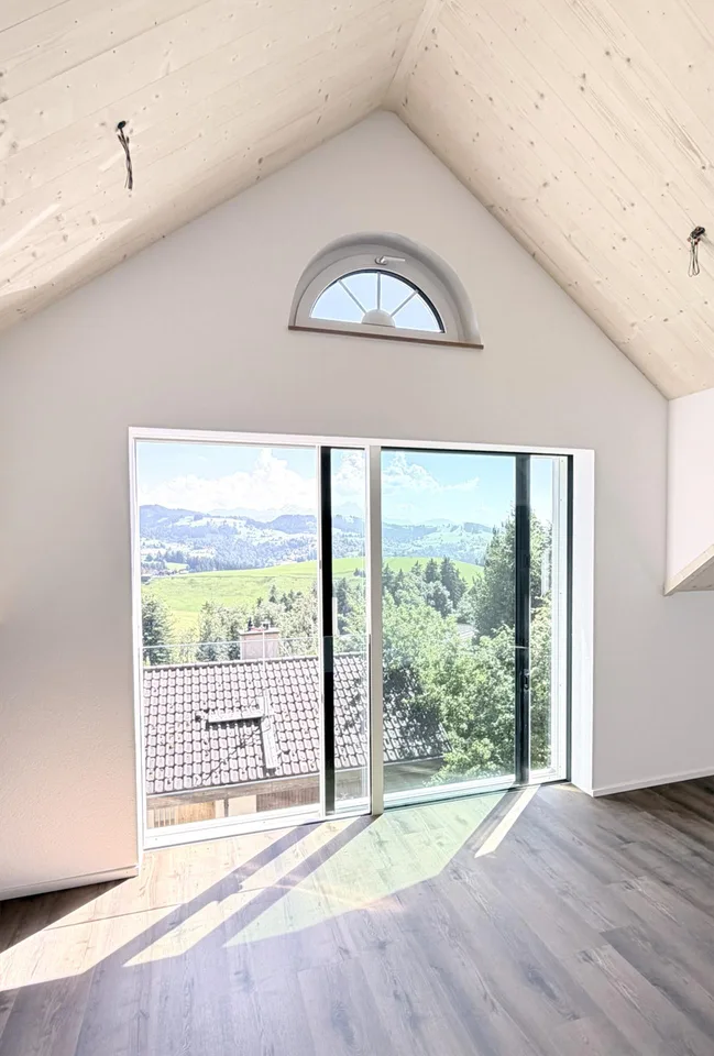 2.5 Zimmer Neubauwohnung mit Lift