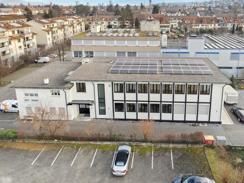 Büros 300 m2, Werkstatt/Büro 72 m2, Lager 43 m2