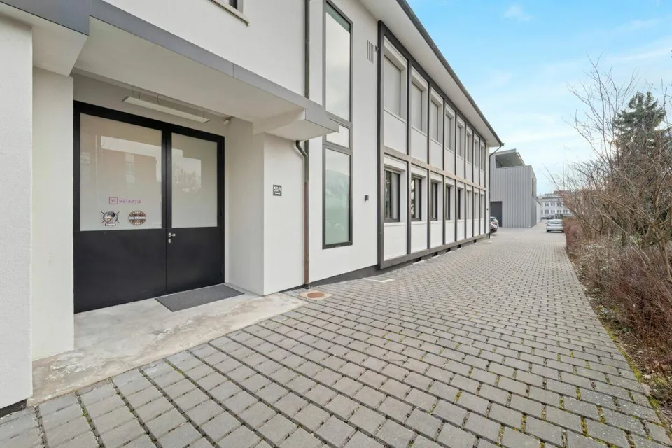 Büros 300 m2, Werkstatt/Büro 72 m2, Lager 43 m2