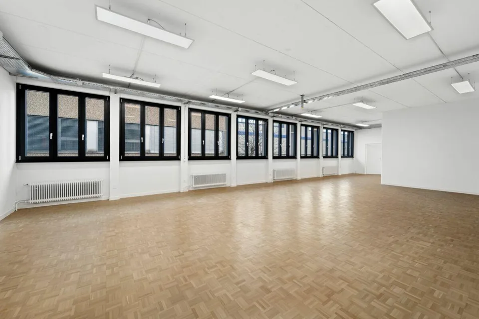 Büros 300 m2, Werkstatt/Büro 72 m2, Lager 43 m2