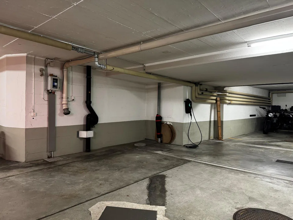 Einstellhallenplatz nähe Zytglogge vorbereitet für Ladestation