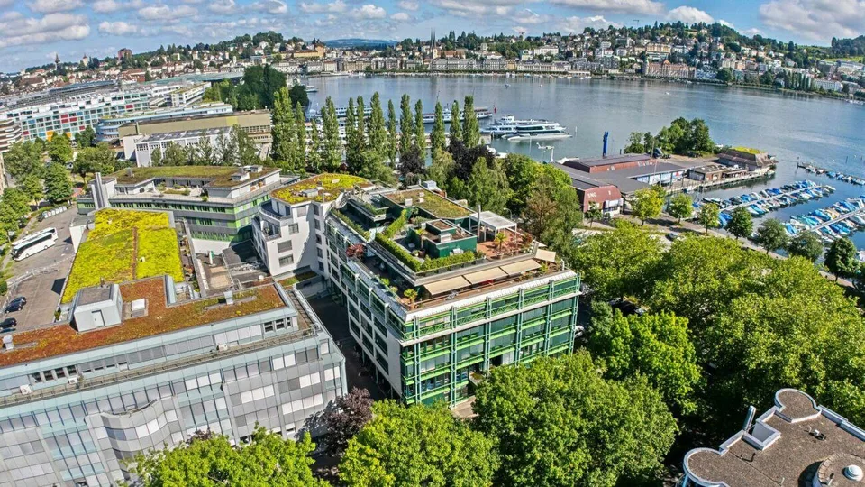 Grosszügige Bürofläche mit Seesicht