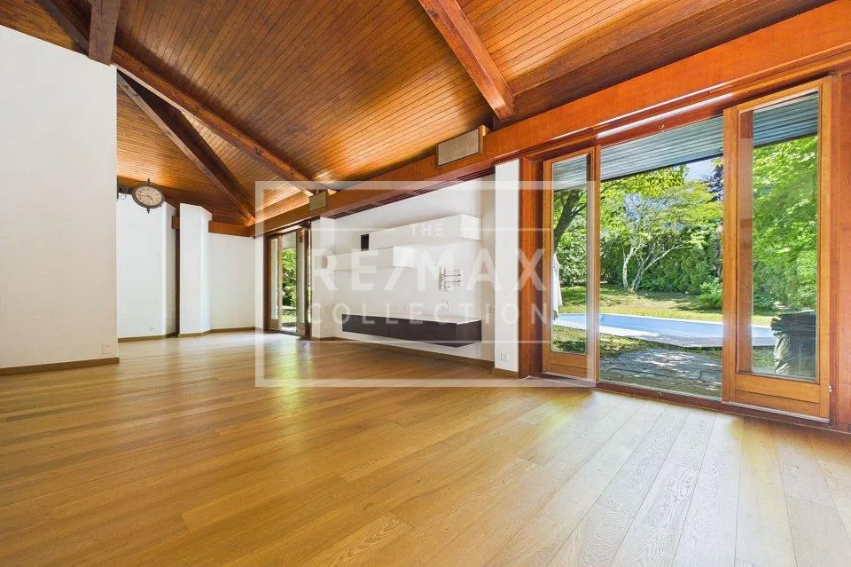 Elegante villa con piscina e giardino privato a Gentilino