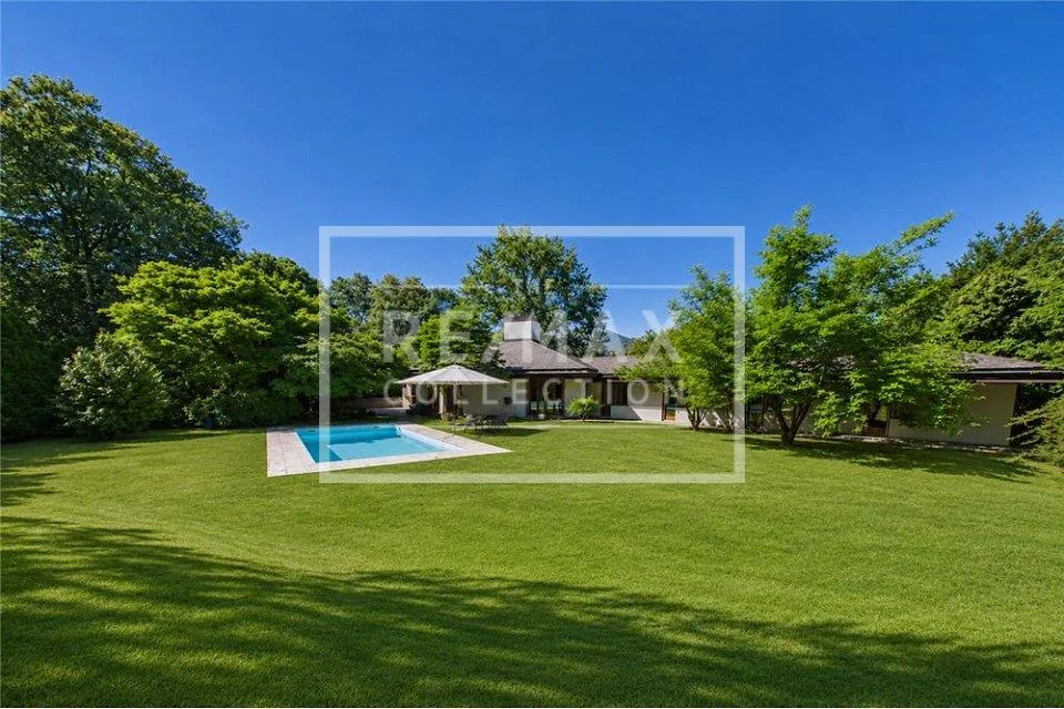 Elegante villa con piscina e giardino privato a Gentilino