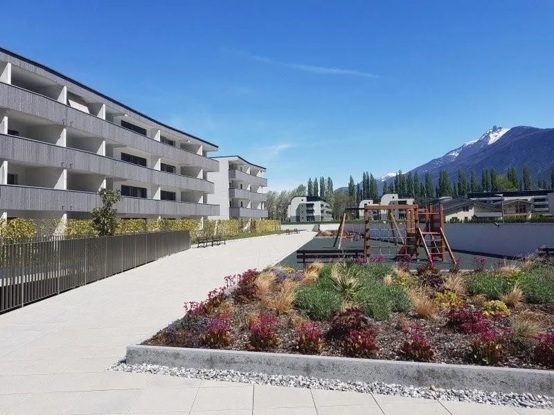 Cette place de parc extérieure n'attend plus que vous