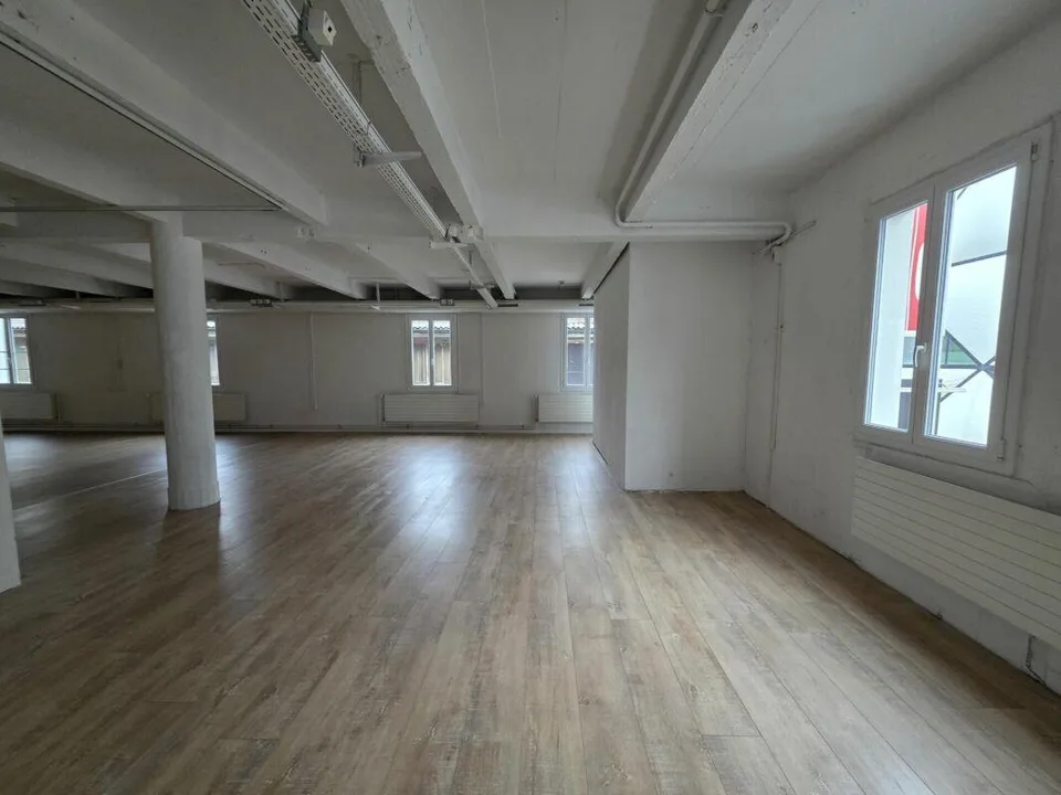 Bureau de 163 m2 dans le Quartier du Flon