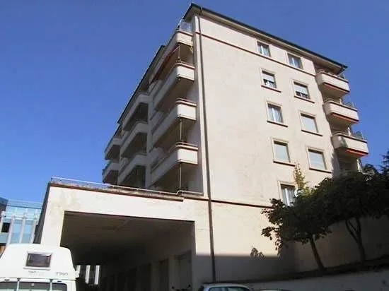 Places de parc extérieures No 8 et 16 à louer jusqu'au 31.12.2026