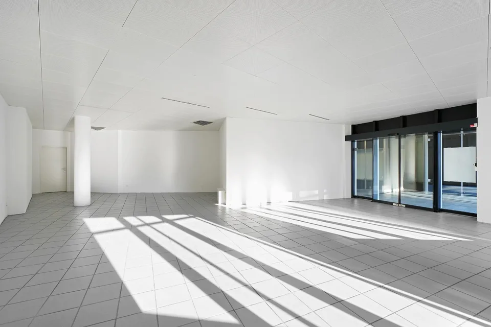 Vielseitig nutzbare Ladenfläche - ideal für Verkauf, Praxen, Ateliers – photo 6 sur 7