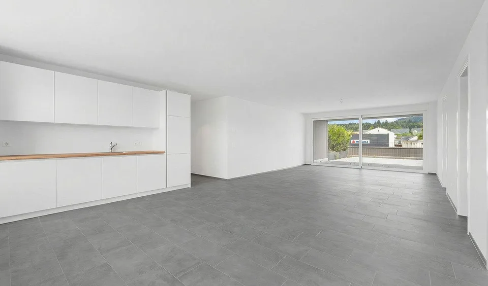 Erstbezug: Moderne Büro-/Praxisfläche mit Terrasse und Pilatusblick