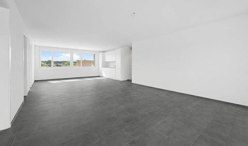 Erstbezug: Moderne Büro-/Praxisfläche mit Terrasse und Pilatusblick