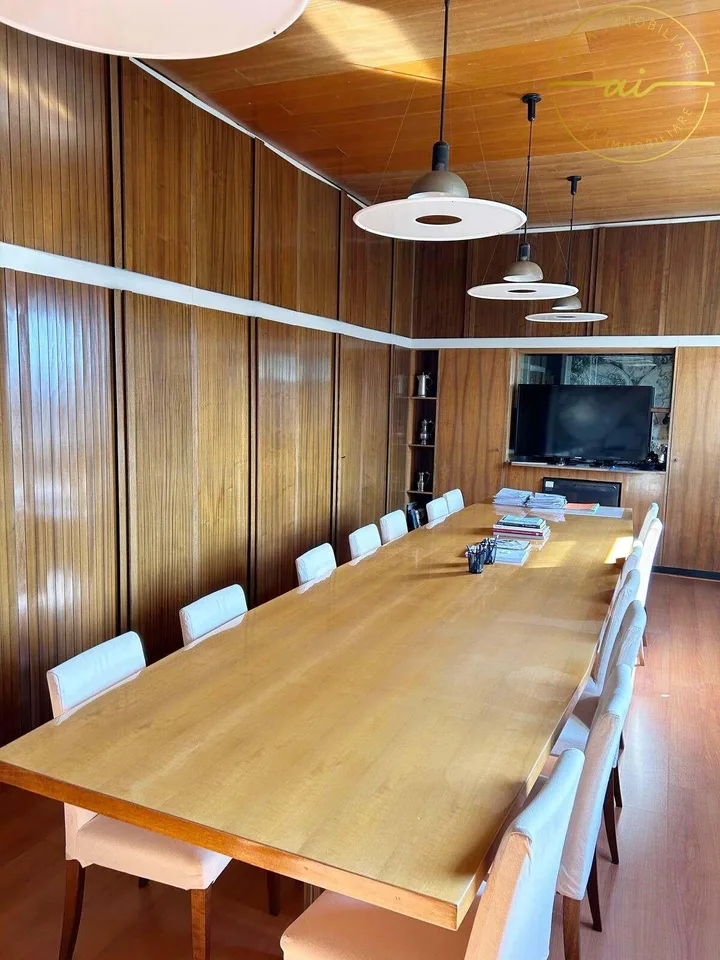 ELEGANTI UFFICI ARREDATI CON POSTEGGI INCLUSI A MENDRISIO
