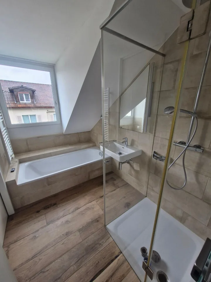 Aussergewöhnliche 3.5 Zimmerdachwohnung mit Eigentumsstandart Ausbau
