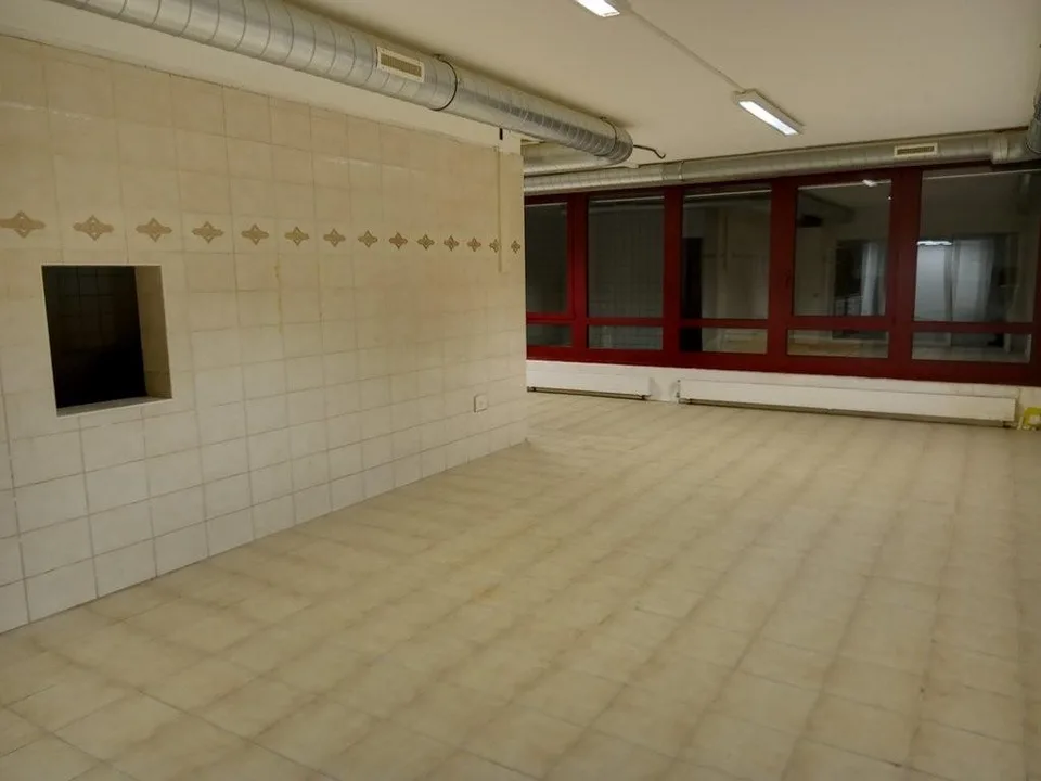 Local commercial d environ 245 m2 à louer immédiatement – photo 7 of 11