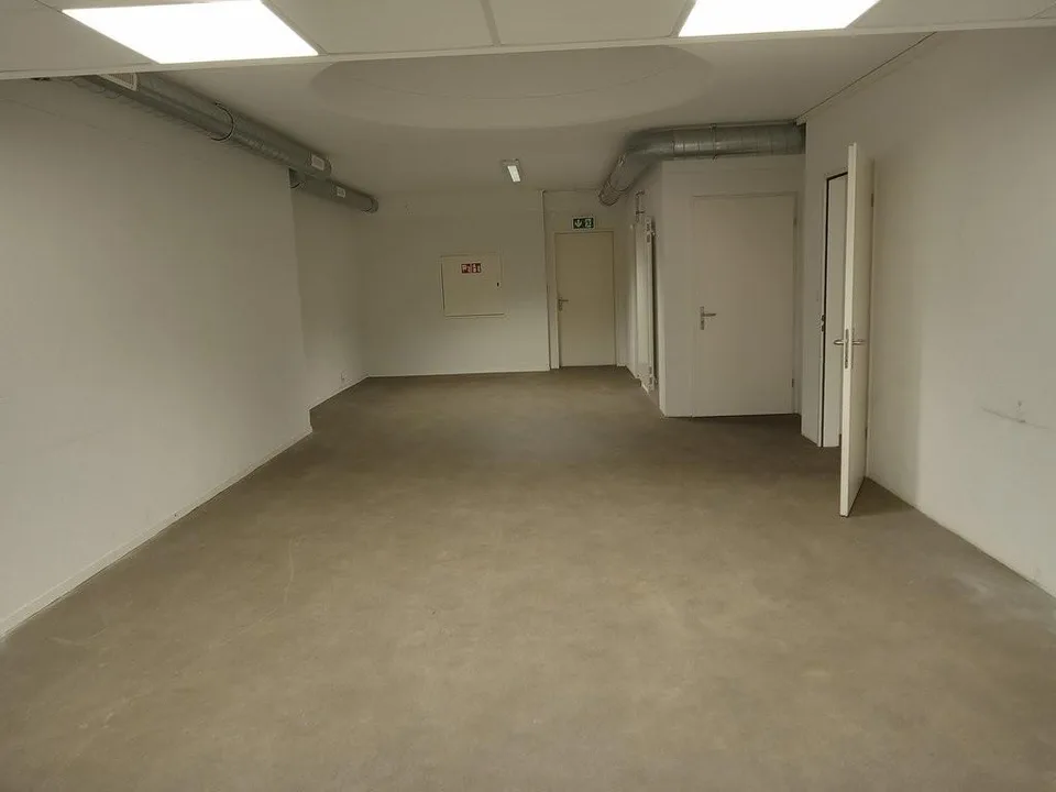 Local commercial d environ 245 m2 à louer immédiatement