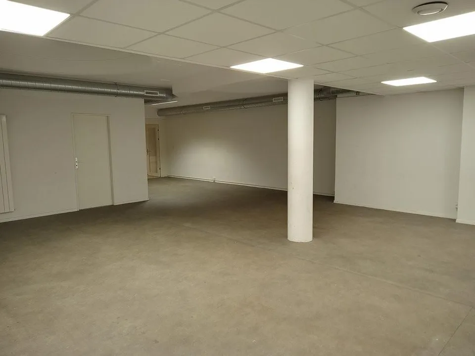 Local commercial d environ 245 m2 à louer immédiatement