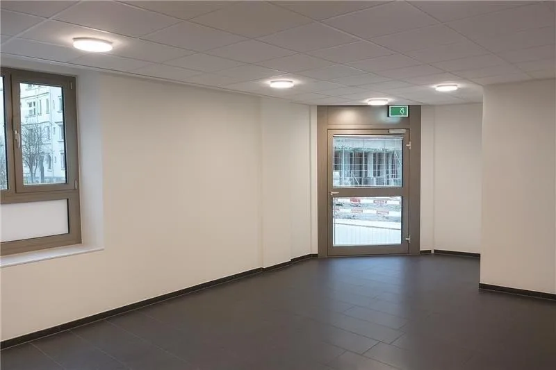 Moderne Gewerbefläche mit optimaler Erreichbarkeit und Seenähe