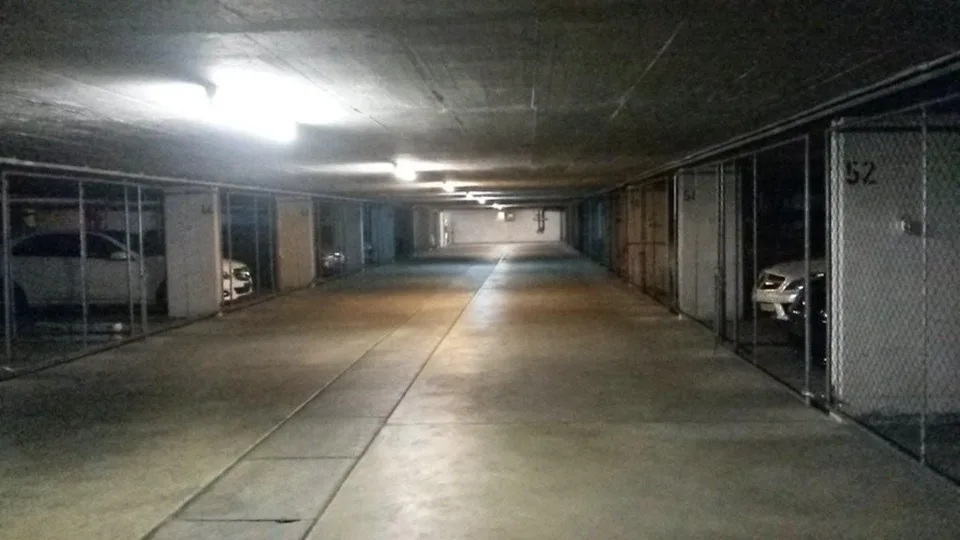 Überdachter Stellplatz für Motorrad zu vermieten