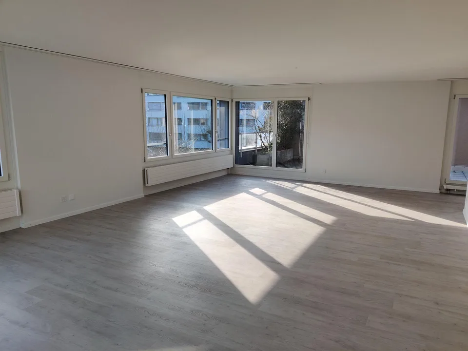 Grosse 4 1/2-Zimmer-Attika-Wohnung mit zwei Terrassen
