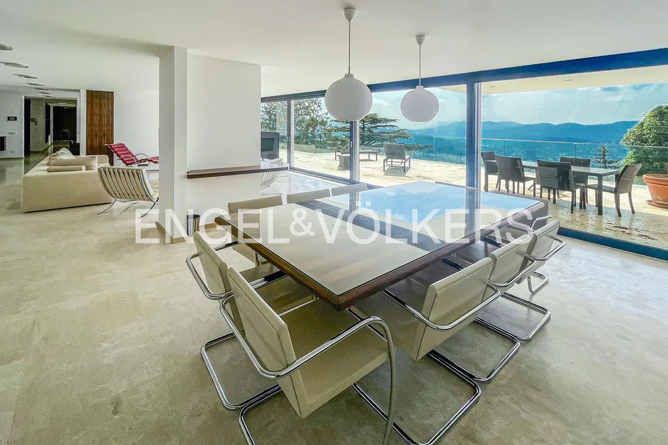 Traumhaftes Duplex – wo zeitgenössischer Stil auf atemberaubende Se...