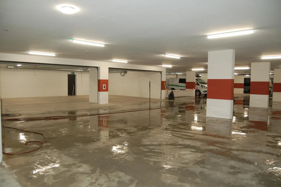 Preiswerte Einstellhallenplätze – Ideal für Zweitfahrzeuge!