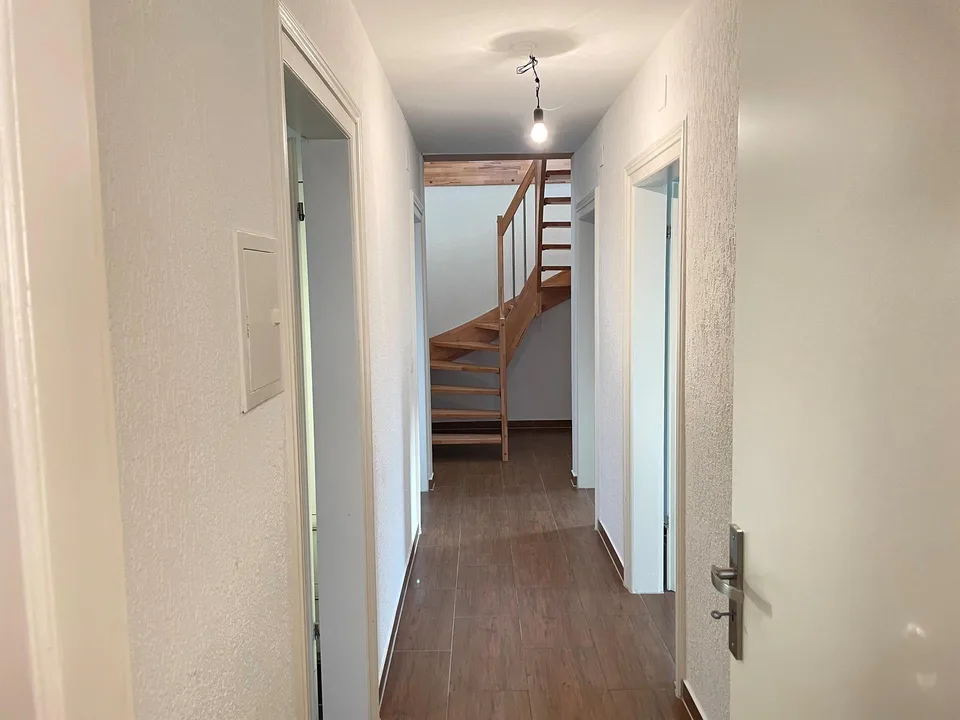 4.5-Zimmer-Maisonette-Dachwohnung mit Kamin und Waschmaschine