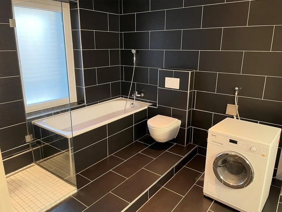 4.5-Zimmer-Maisonette-Dachwohnung mit Kamin und Waschmaschine