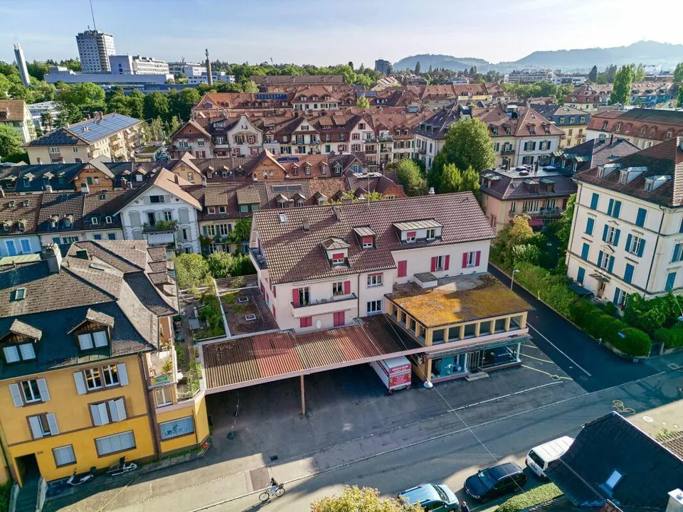 Gewerbe mit Verkaufsfläche im EG (500m2 davon 90 m2 Verkaufsladen) ...