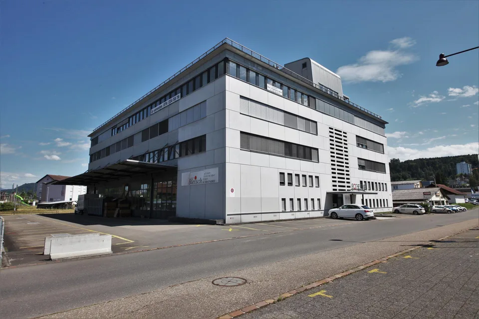 193 m2 helle Attika Nutzfläche mit Weitsicht und grosser Terrasse