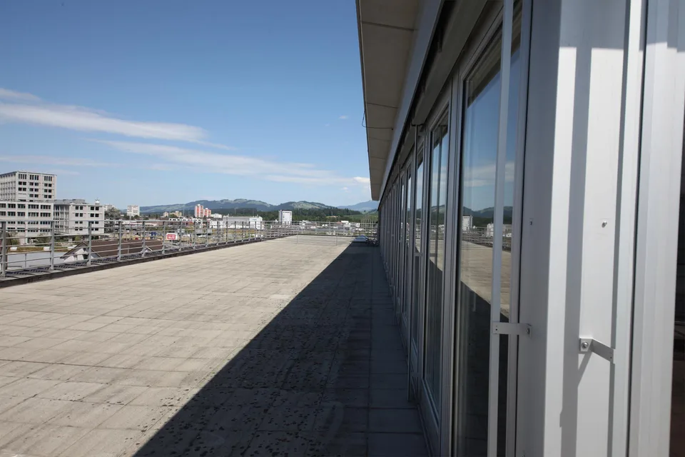 193 m2 helle Attika Nutzfläche mit Weitsicht und grosser Terrasse – Foto 20 von 24