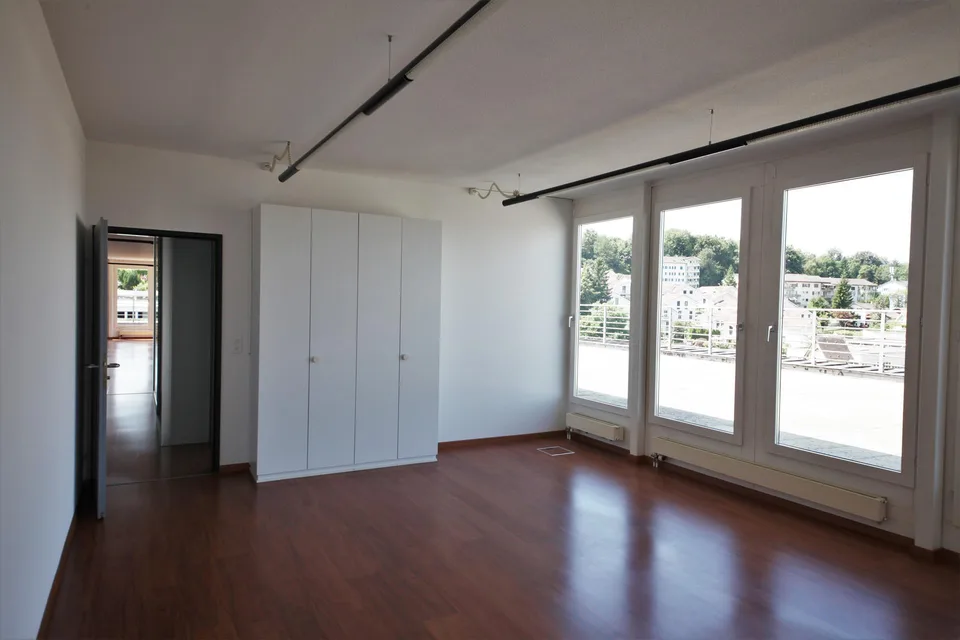 193 m2 helle Attika Nutzfläche mit Weitsicht und grosser Terrasse