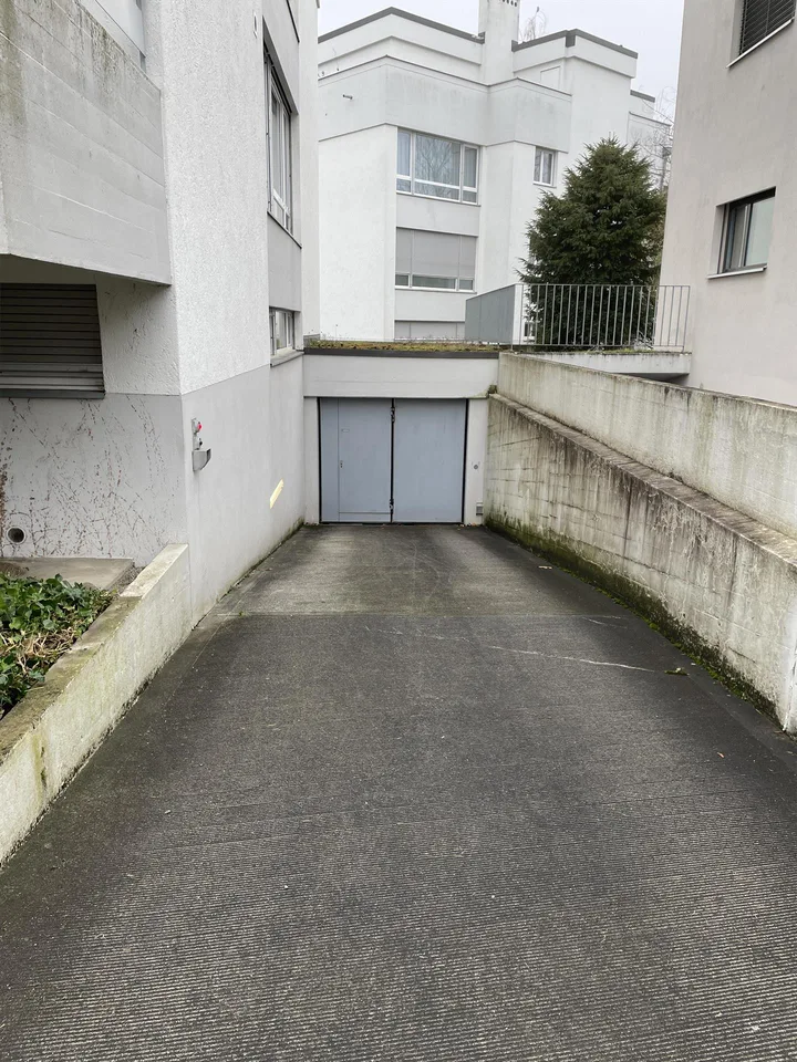 Einstellhallenplätze in Riehen zu vermieten